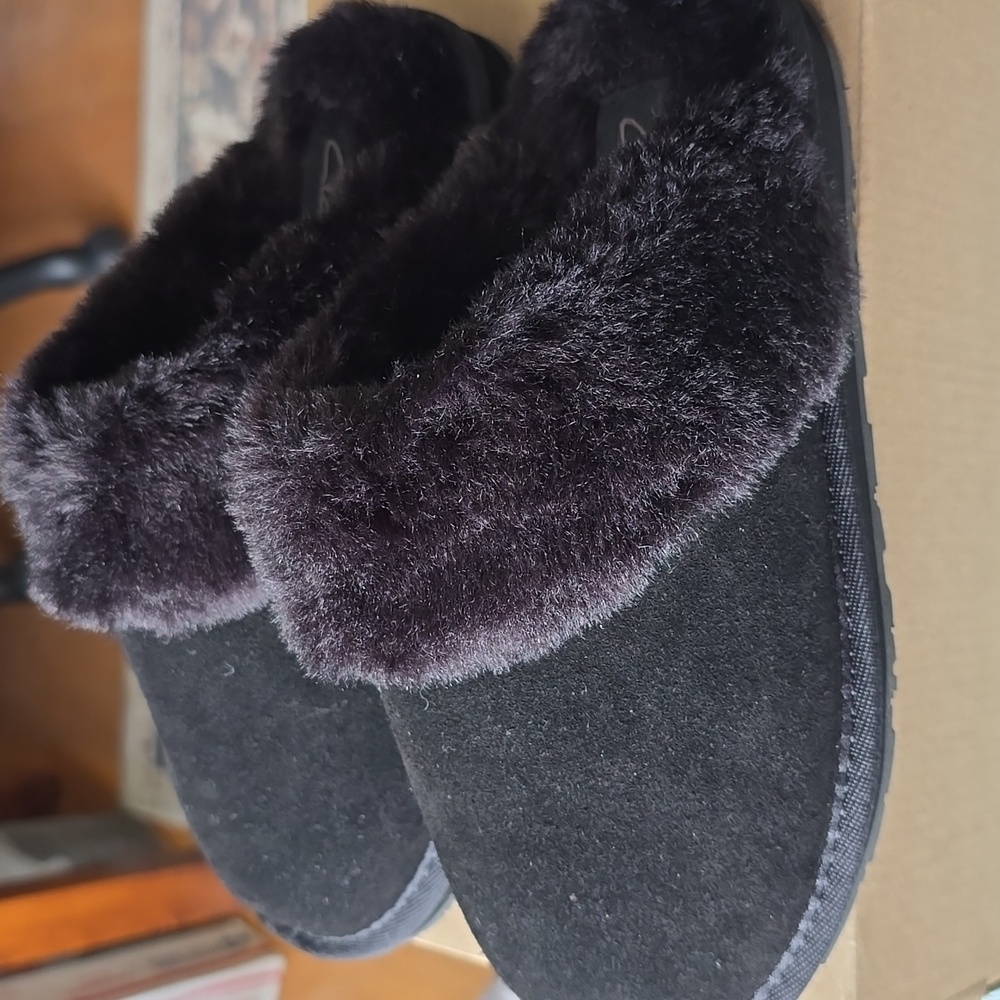CLARKS BRAND WOMEN'S BLACK GENUINE SUEDE INDOOR OUTDOOR SLIPPERS SIZE 5